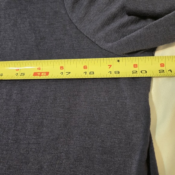 Athleta Beyond Soft Cut Out Open Back Breezy Long Sleeve Tee Size Medium - Picture 4 of 8